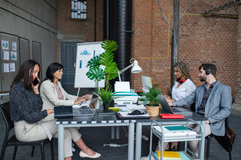 businesspeople-sitting-and-working-at-desk-in-offi
